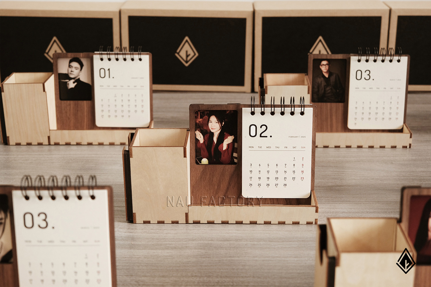 lịch gỗ khung ảnh