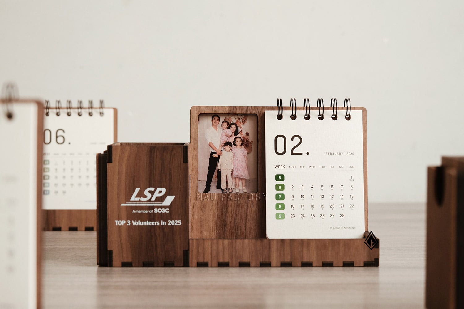 lịch gỗ khung ảnh