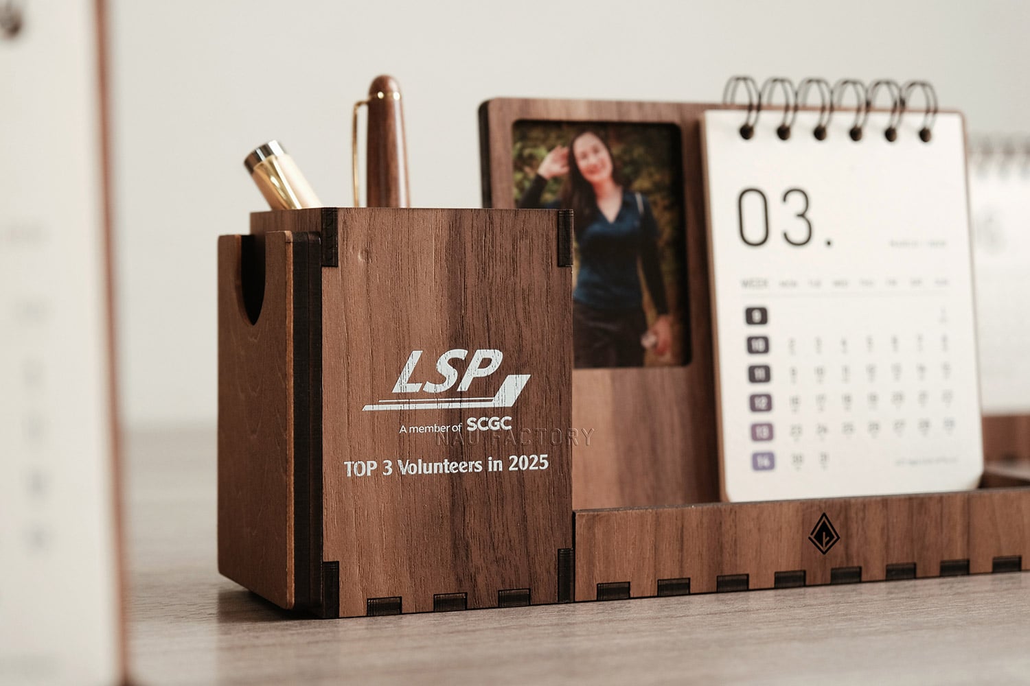 lịch gỗ khung ảnh