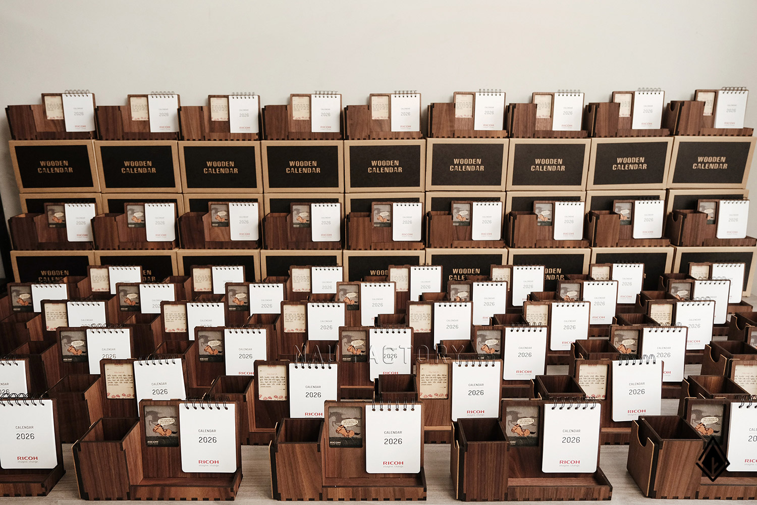 lịch gỗ khung ảnh