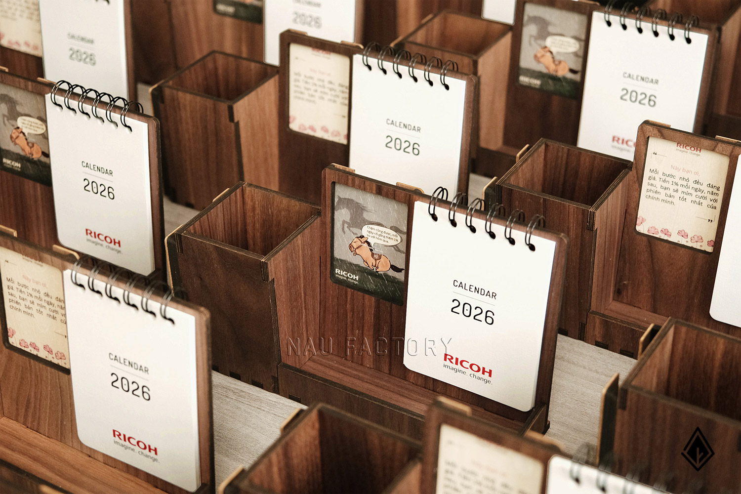 lịch gỗ khung ảnh