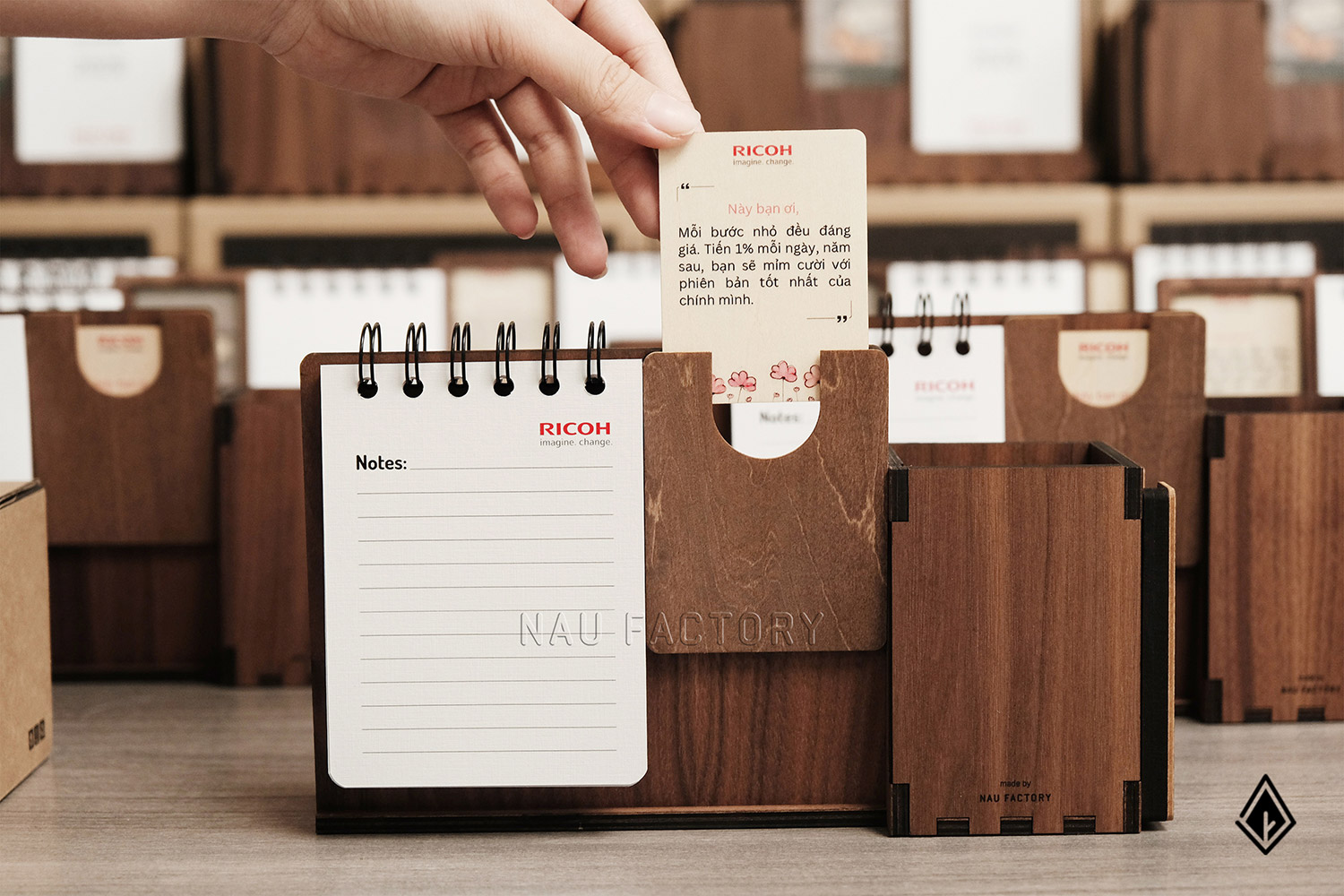 lịch gỗ khung ảnh