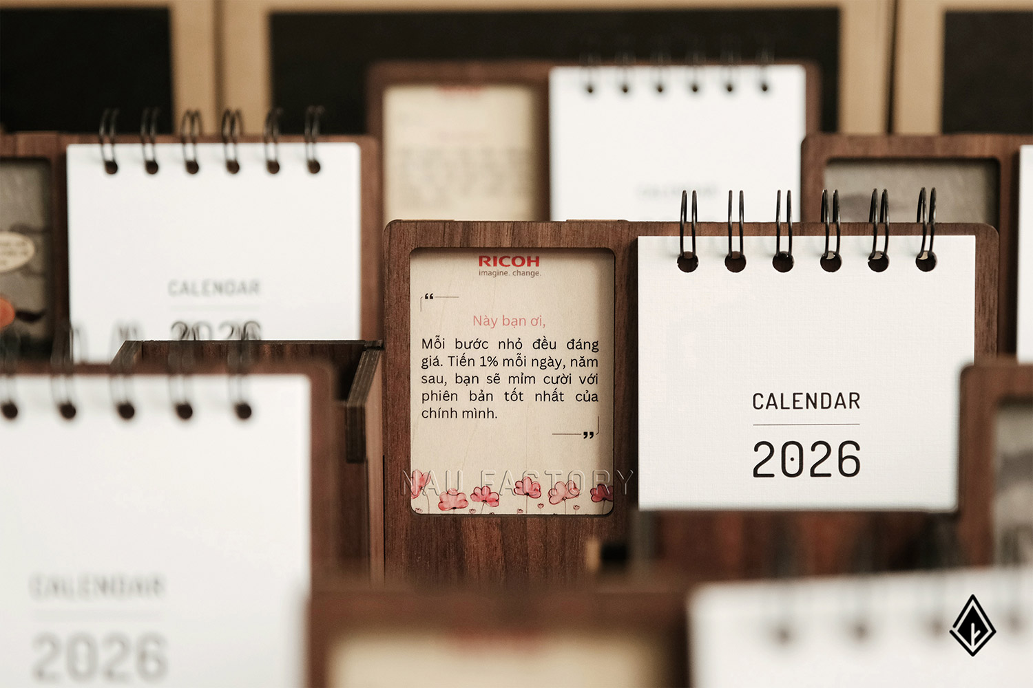 lịch gỗ khung ảnh