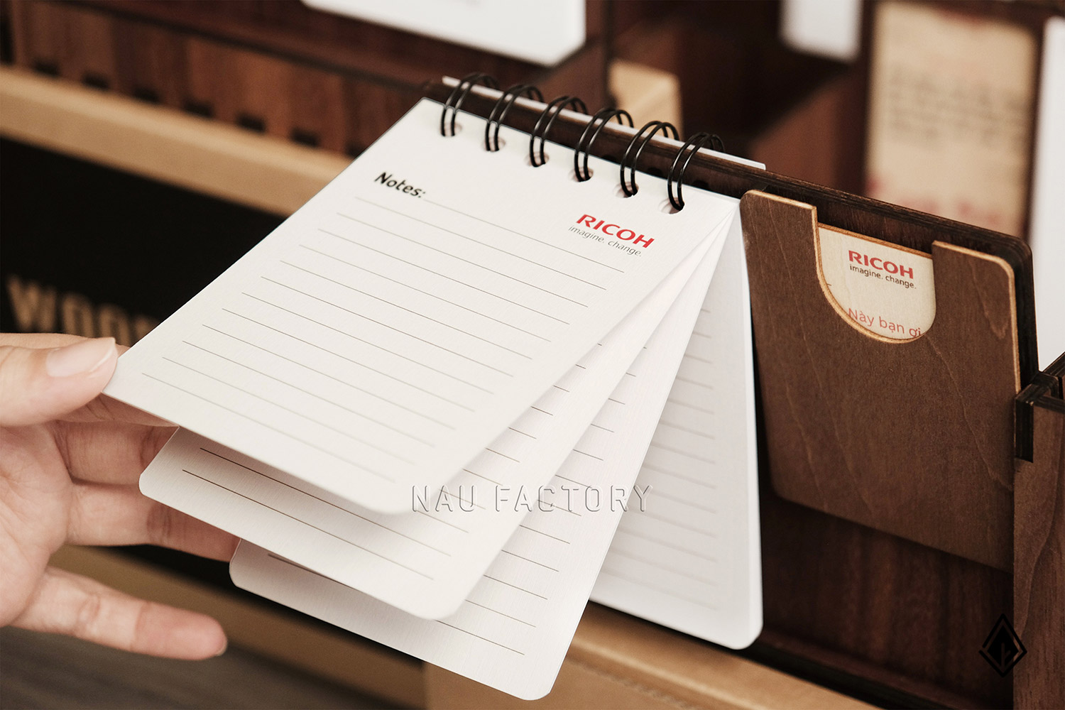 lịch gỗ khung ảnh