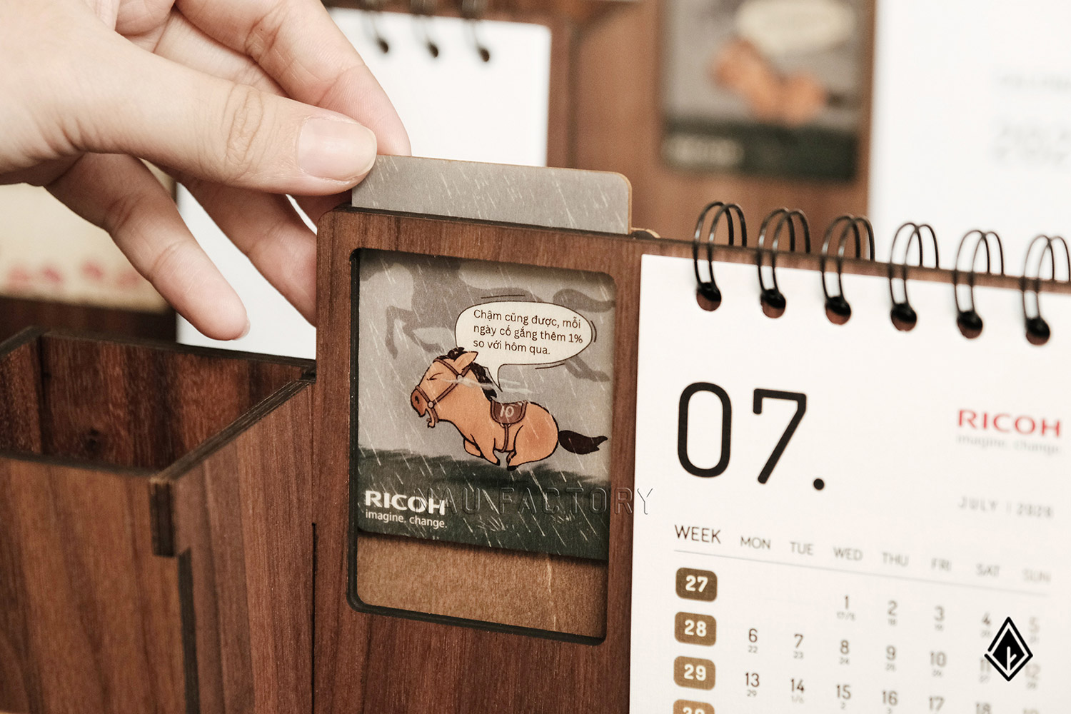 lịch gỗ khung ảnh