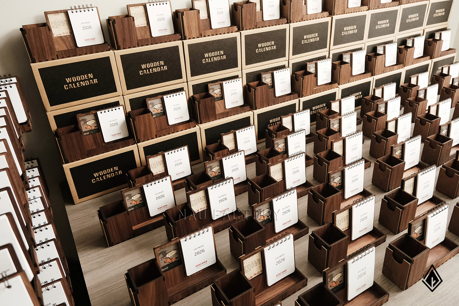 lịch gỗ khung ảnh