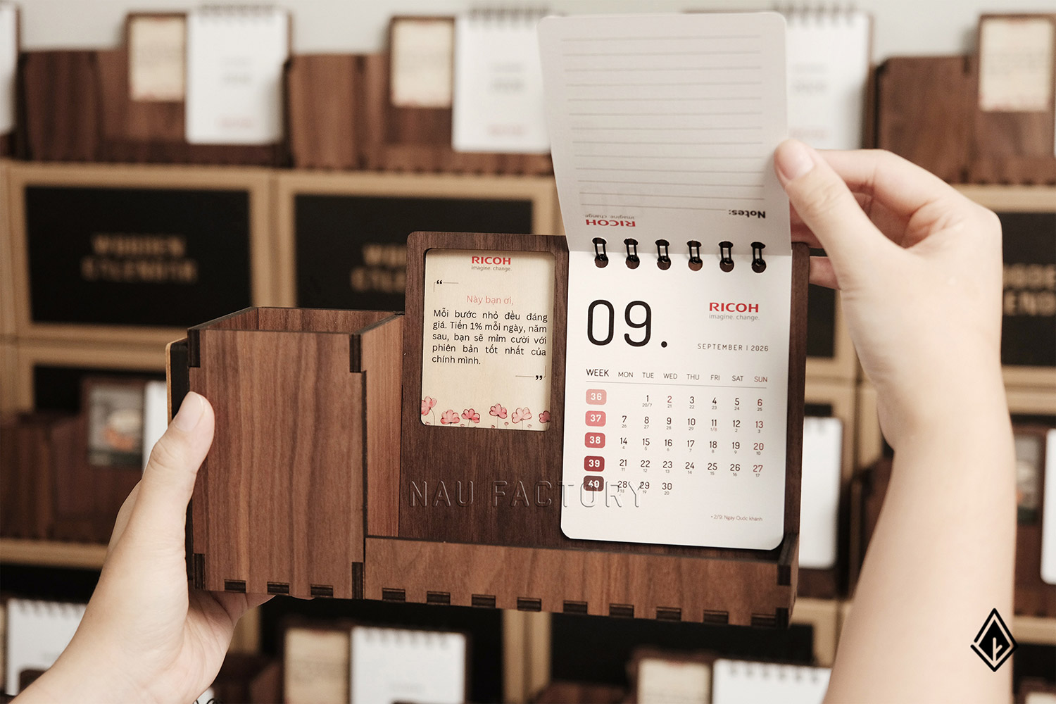 lịch gỗ khung ảnh