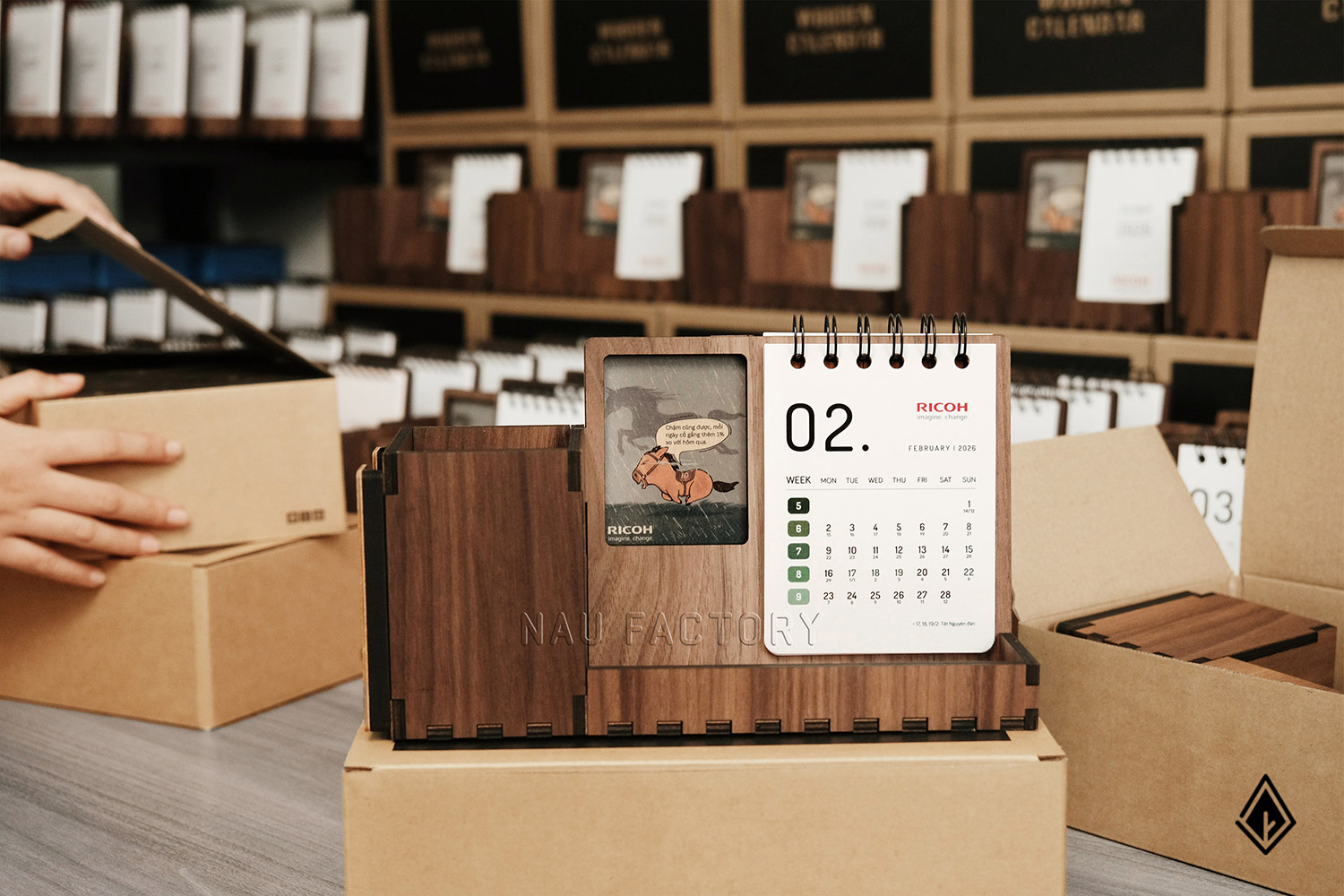 lịch gỗ khung ảnh