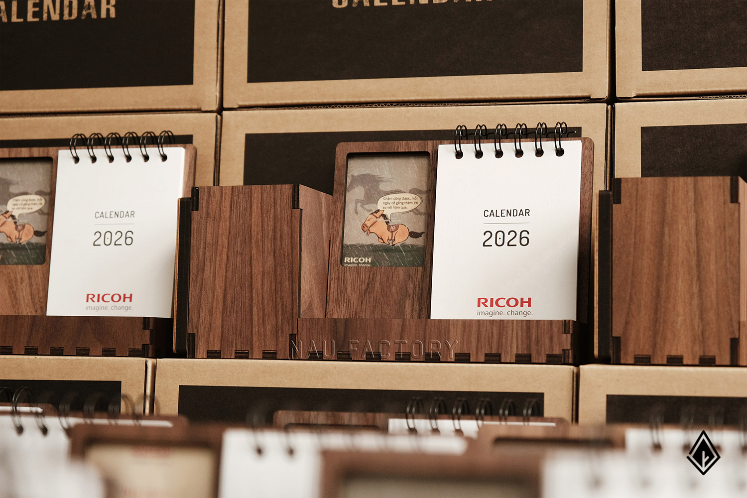 lịch gỗ khung ảnh