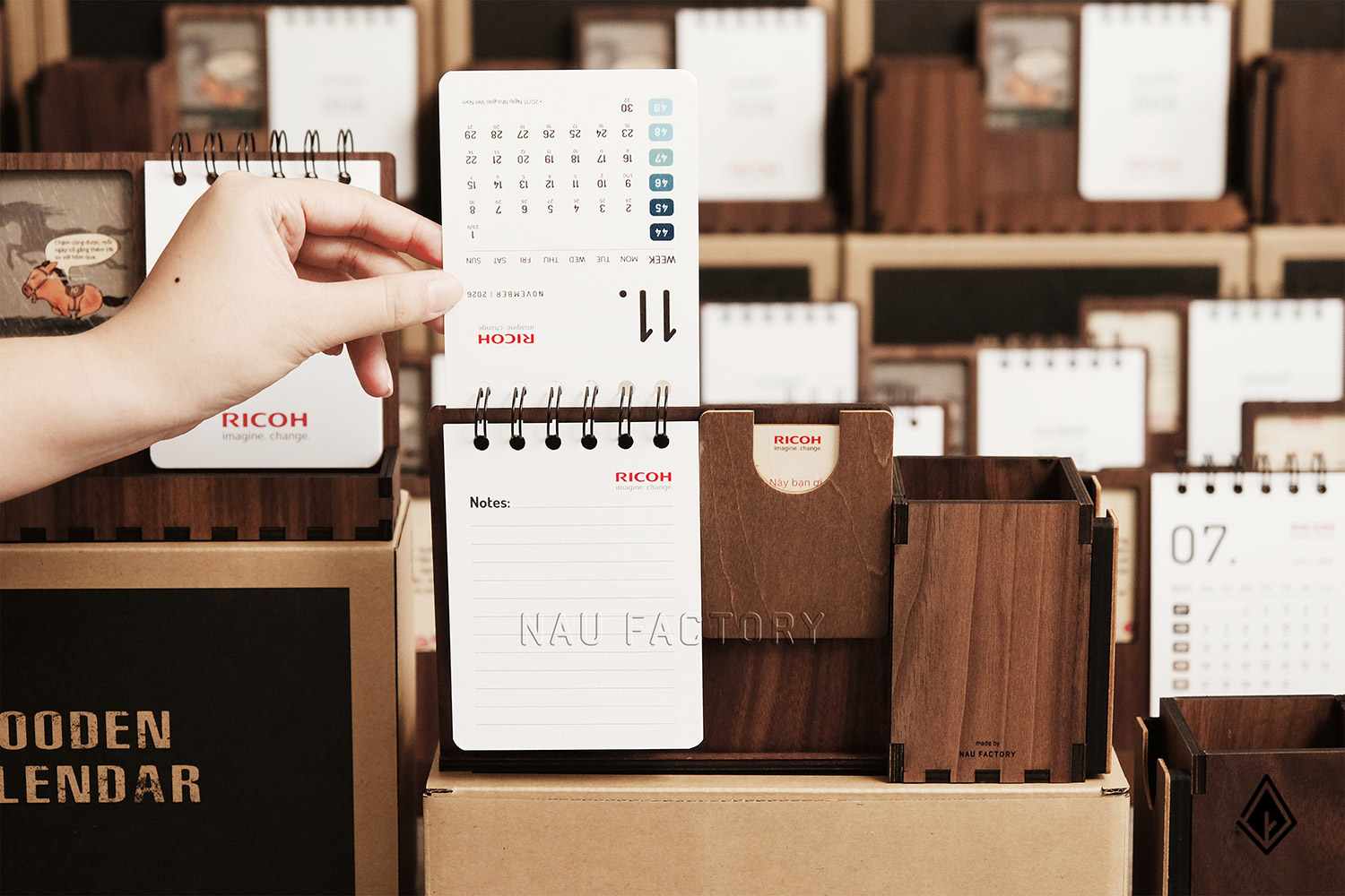 lịch gỗ khung ảnh