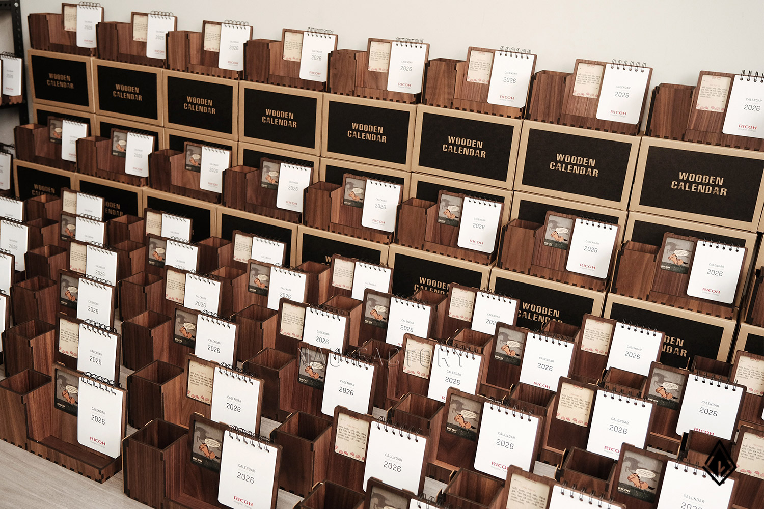 lịch gỗ khung ảnh