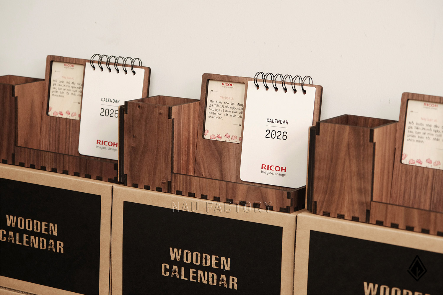 lịch gỗ khung ảnh