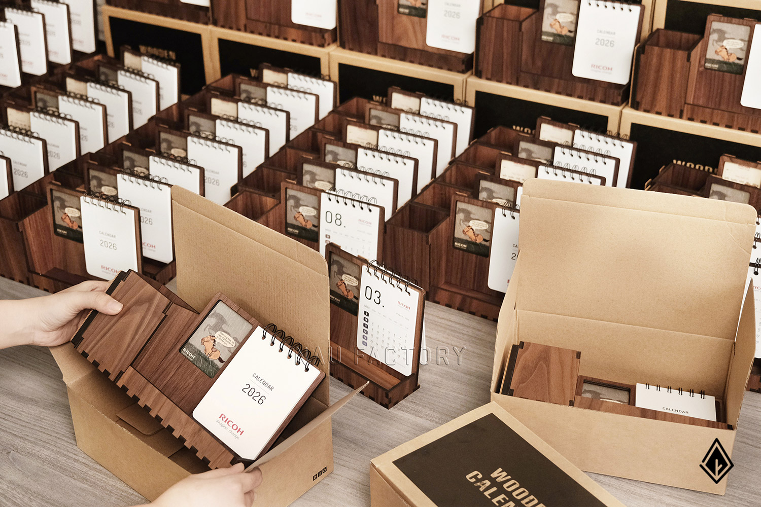 lịch gỗ khung ảnh