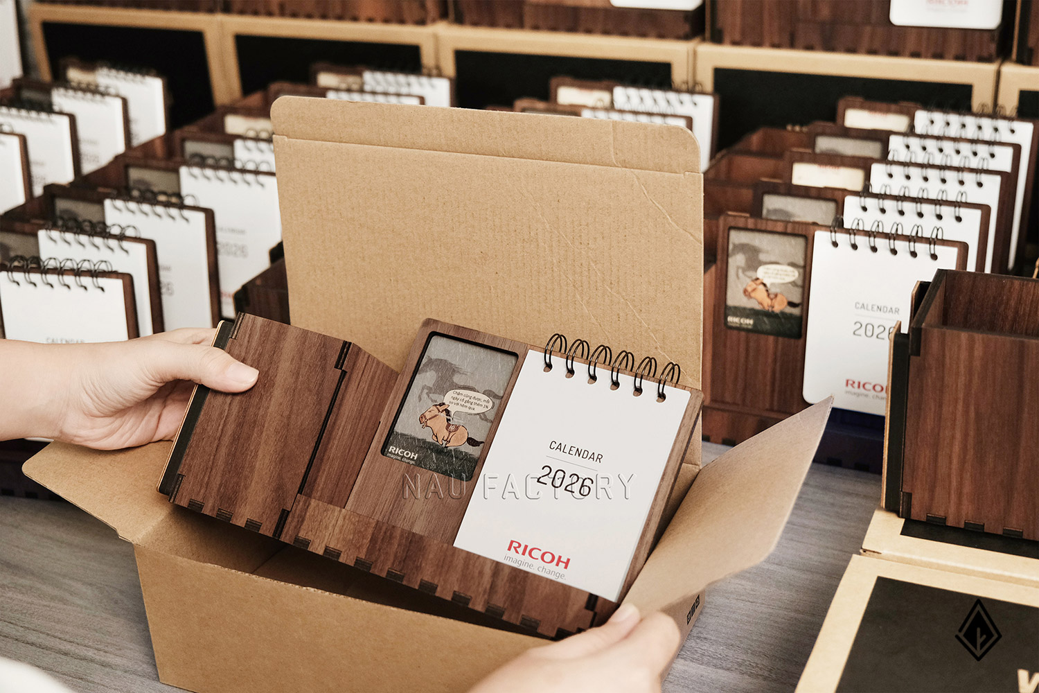 lịch gỗ khung ảnh