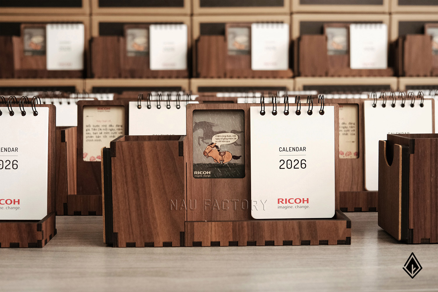 lịch gỗ khung ảnh