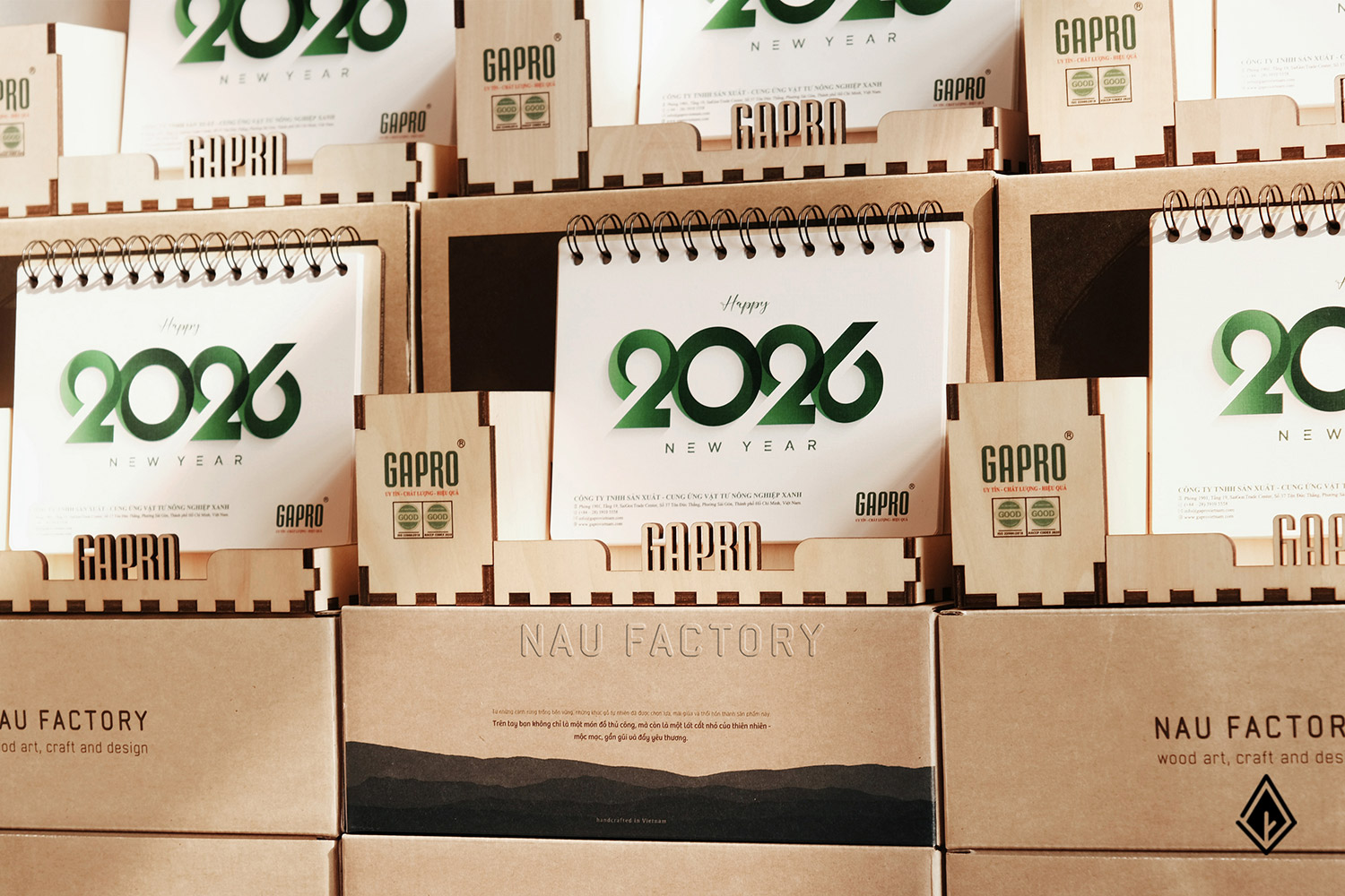 lịch gỗ hộp bút