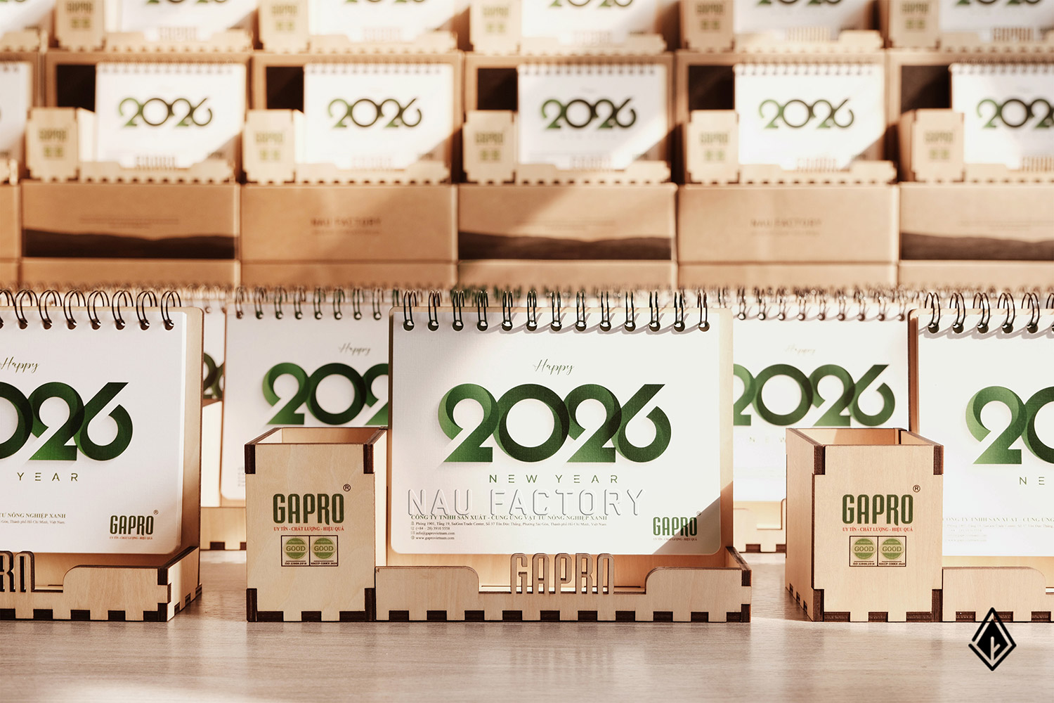 lịch gỗ hộp bút