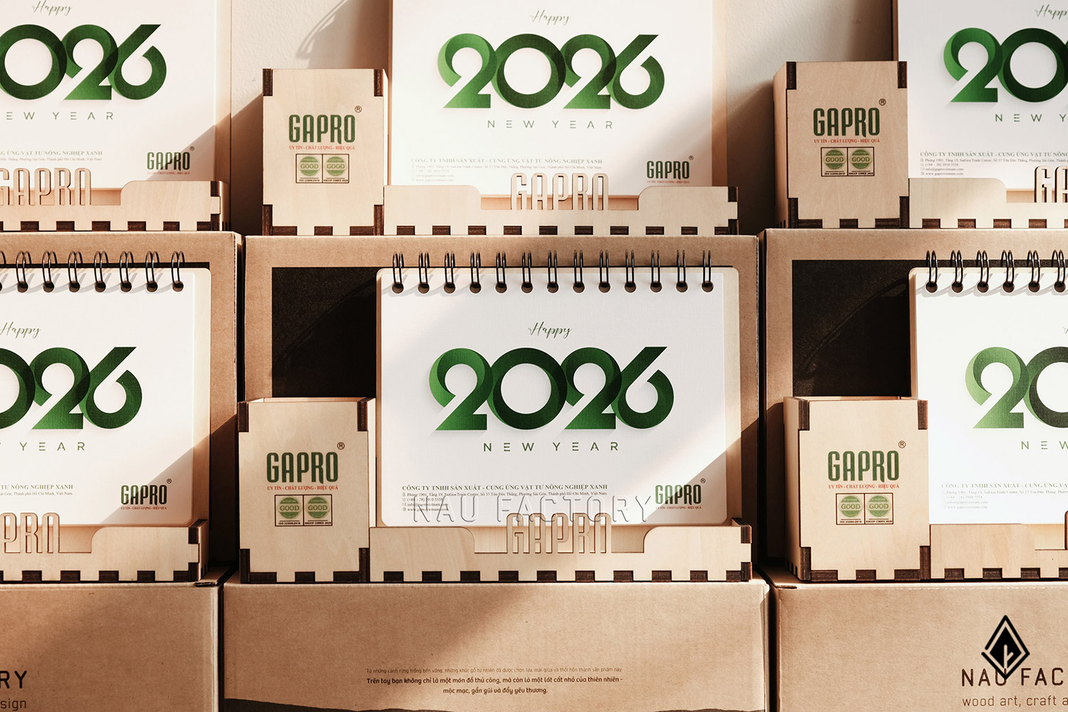 lịch gỗ hộp bút