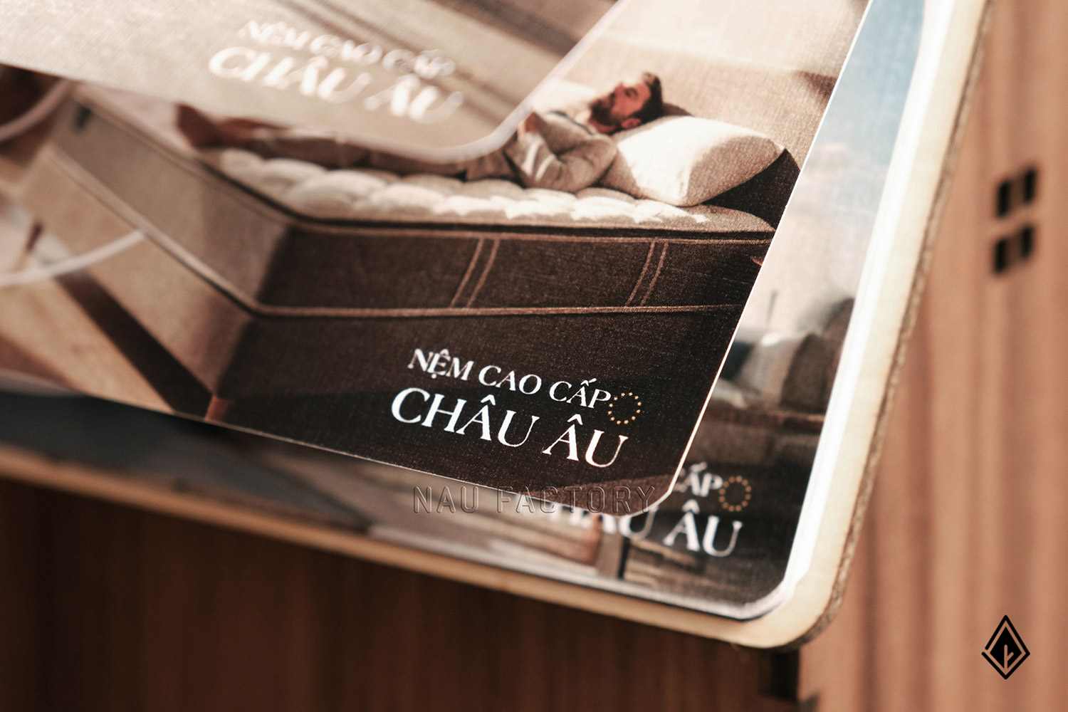 lịch gỗ ngôi nhà
