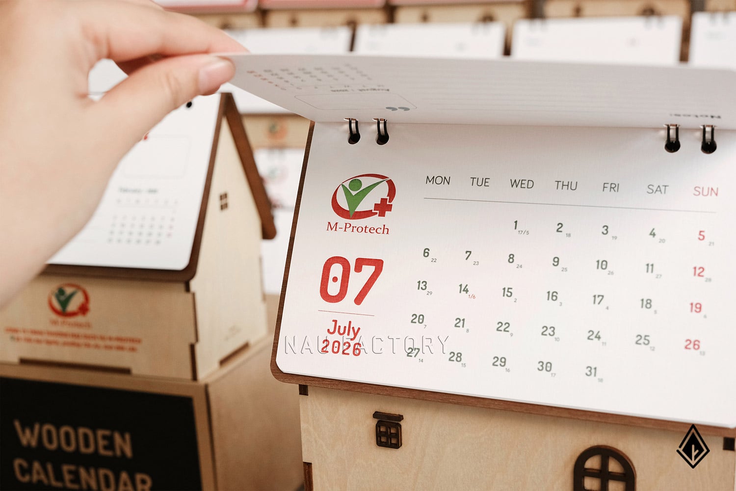 lịch gỗ ngôi nhà