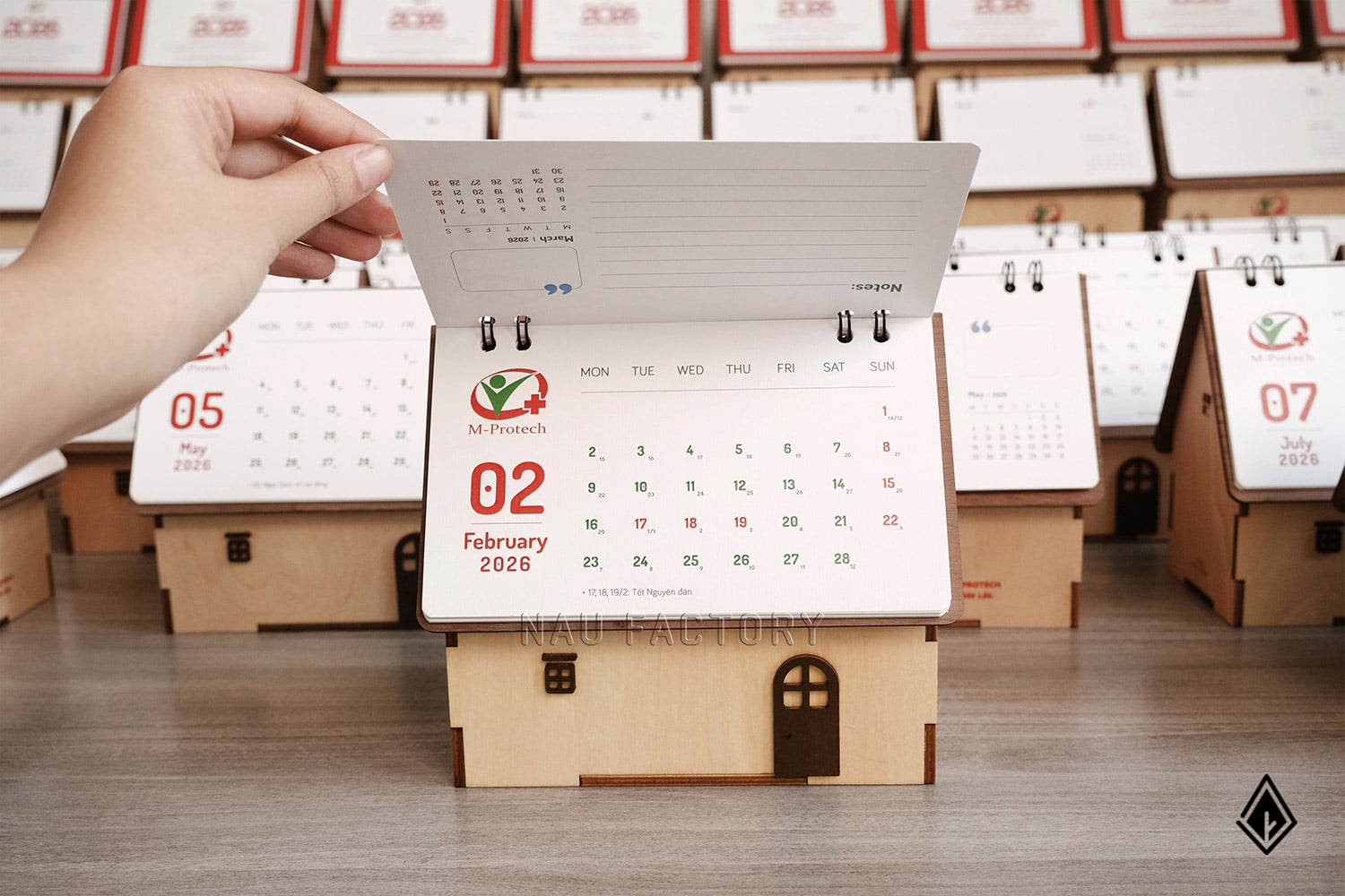 lịch gỗ ngôi nhà