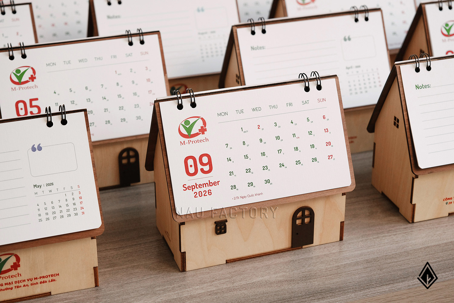 lịch gỗ ngôi nhà