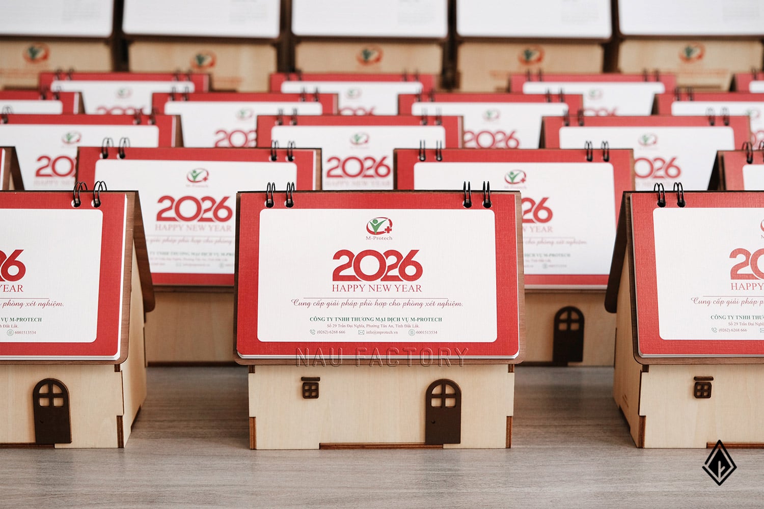 lịch gỗ ngôi nhà