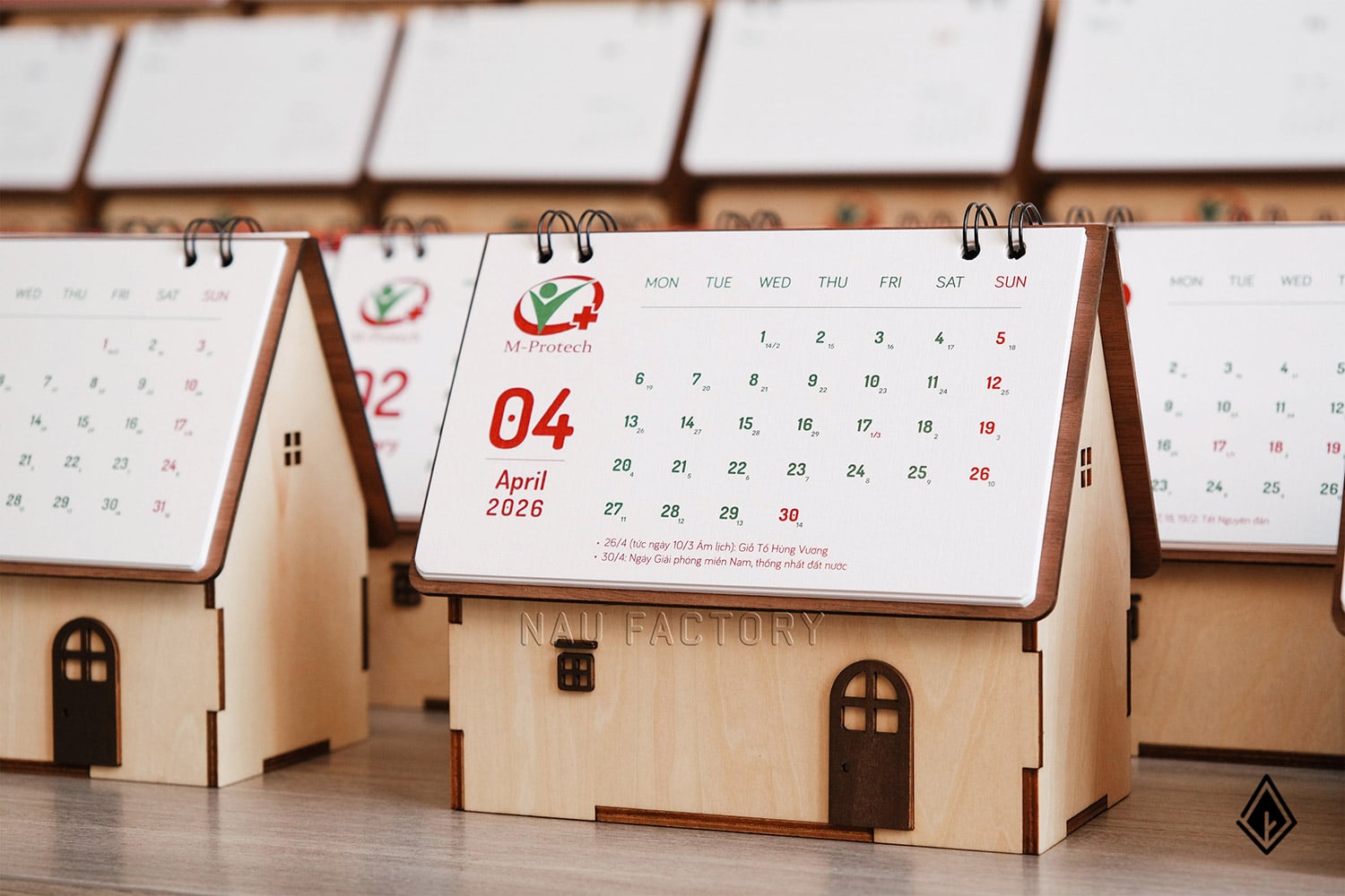 lịch gỗ ngôi nhà