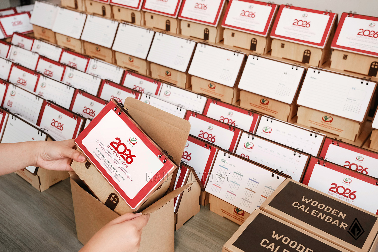 lịch gỗ ngôi nhà