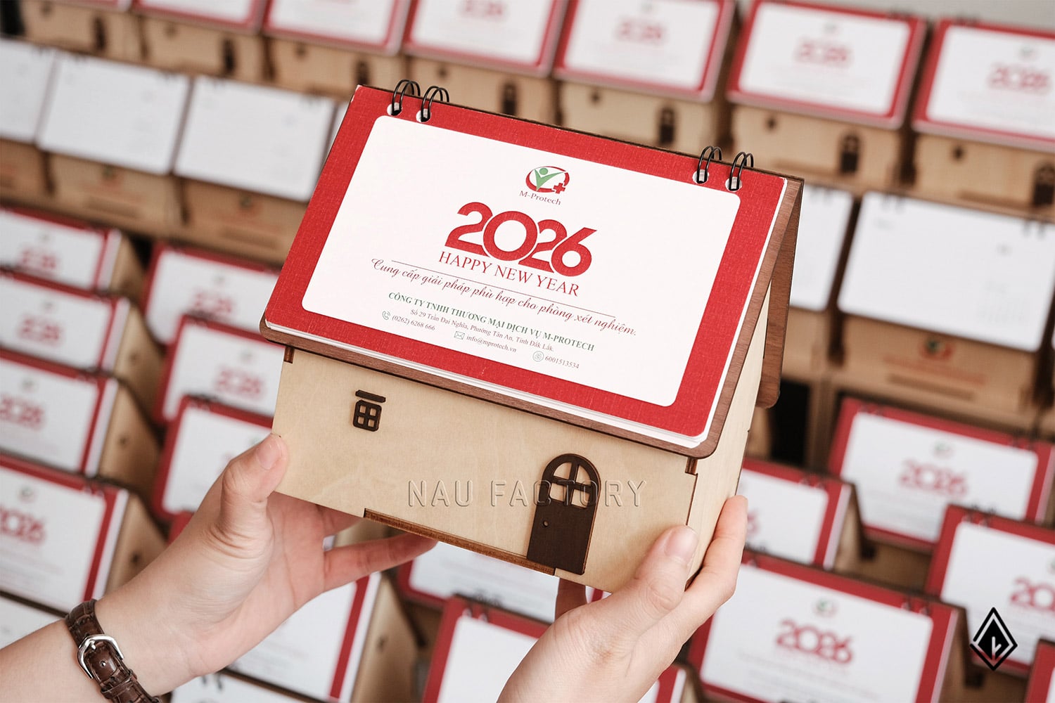 lịch gỗ ngôi nhà