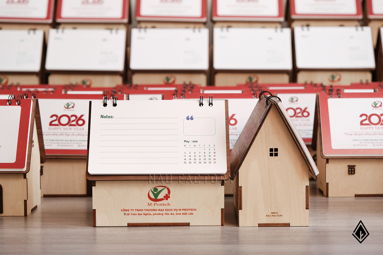 lịch gỗ ngôi nhà