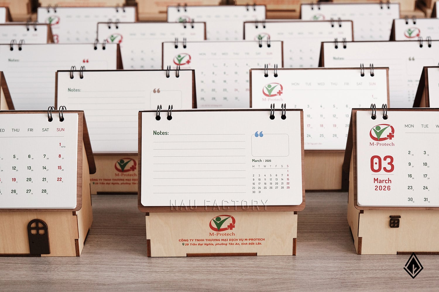 lịch gỗ ngôi nhà