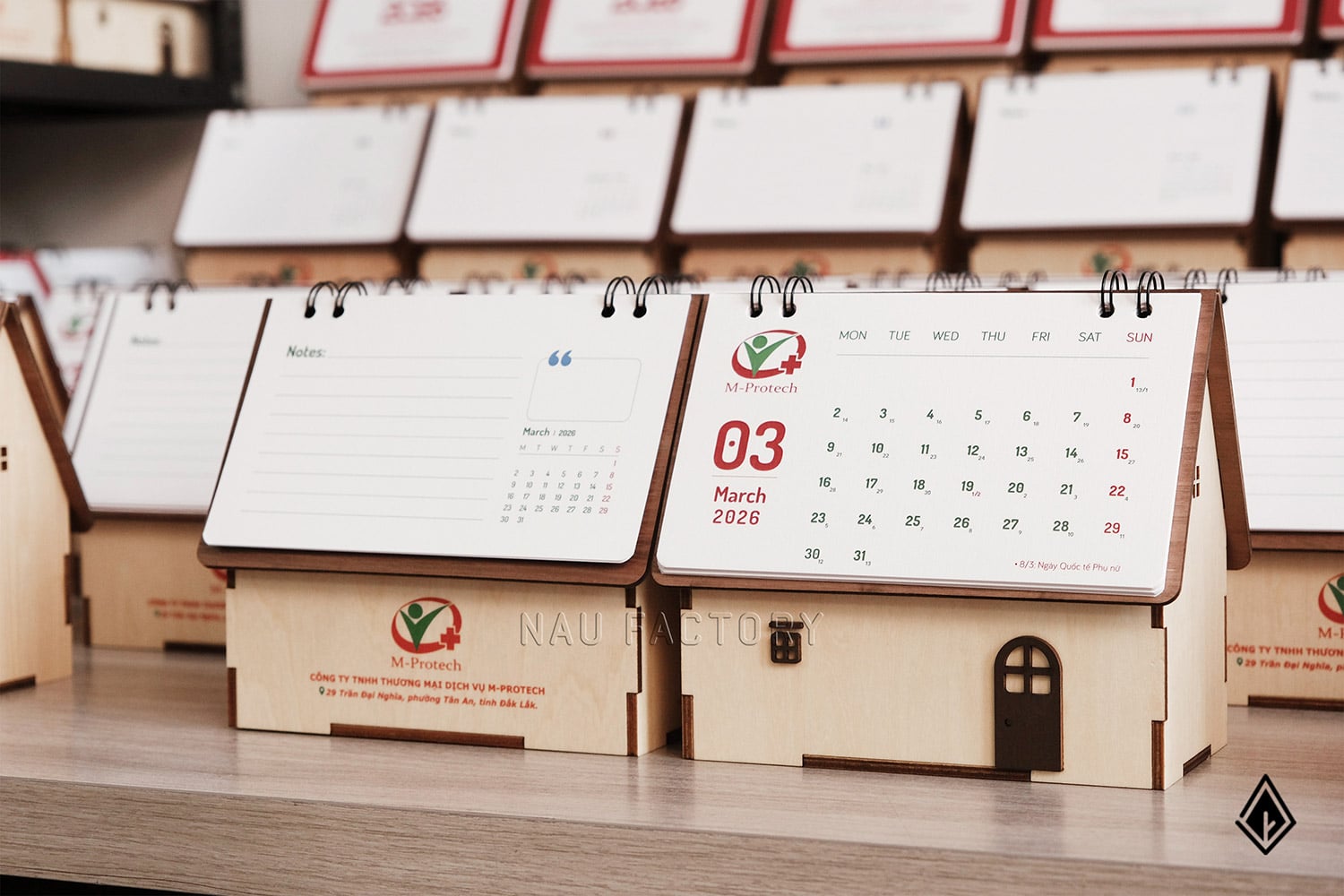 lịch gỗ ngôi nhà