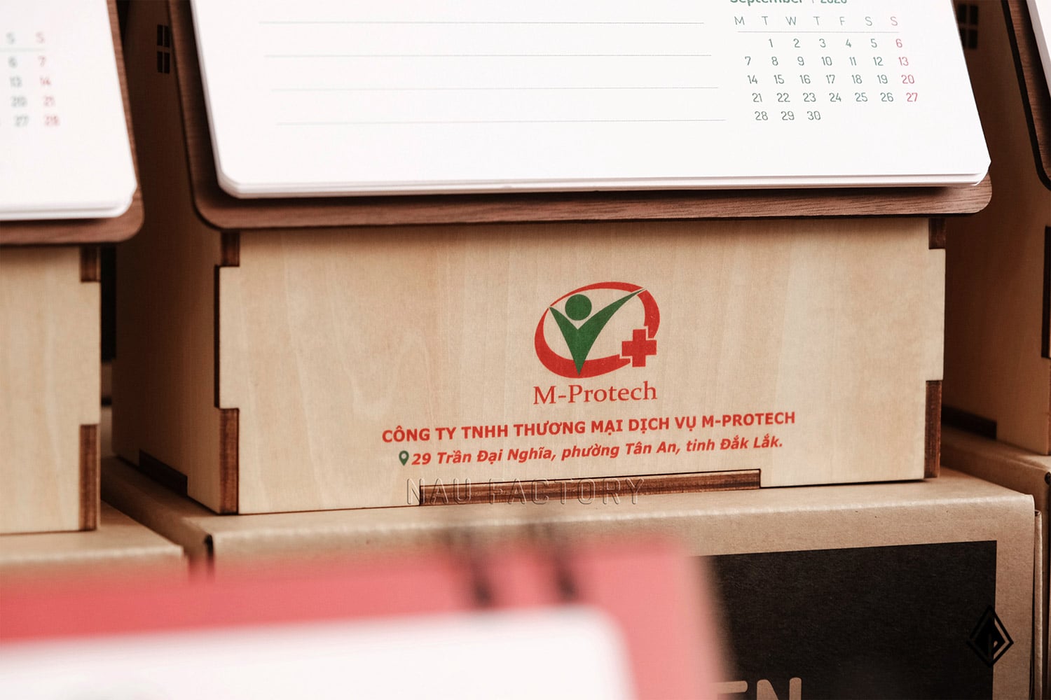 lịch gỗ ngôi nhà