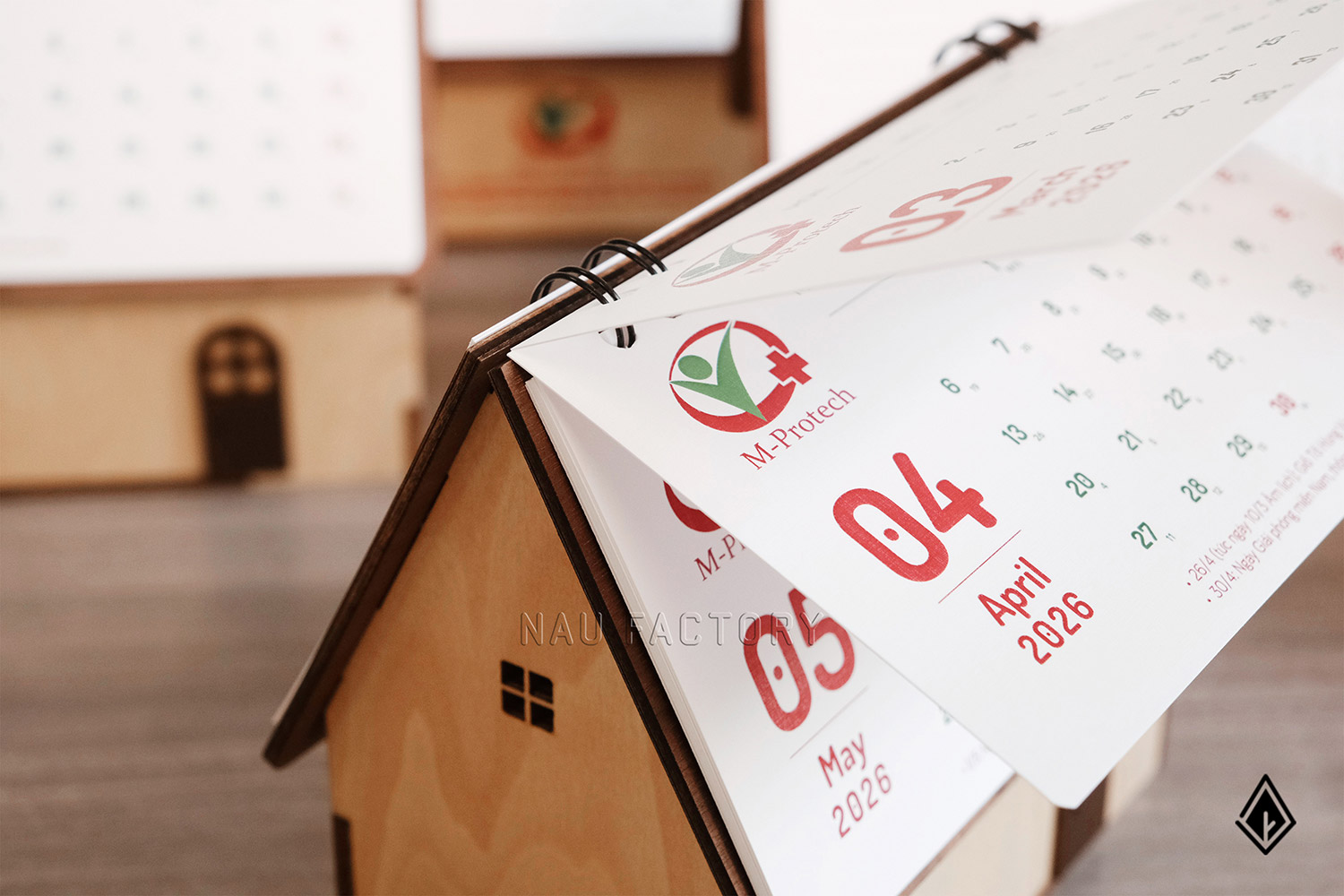 lịch gỗ ngôi nhà