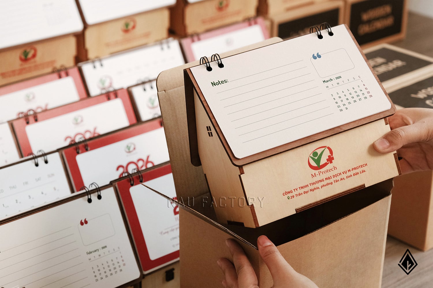 lịch gỗ ngôi nhà