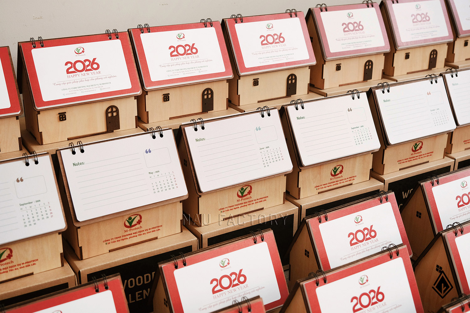 lịch gỗ ngôi nhà