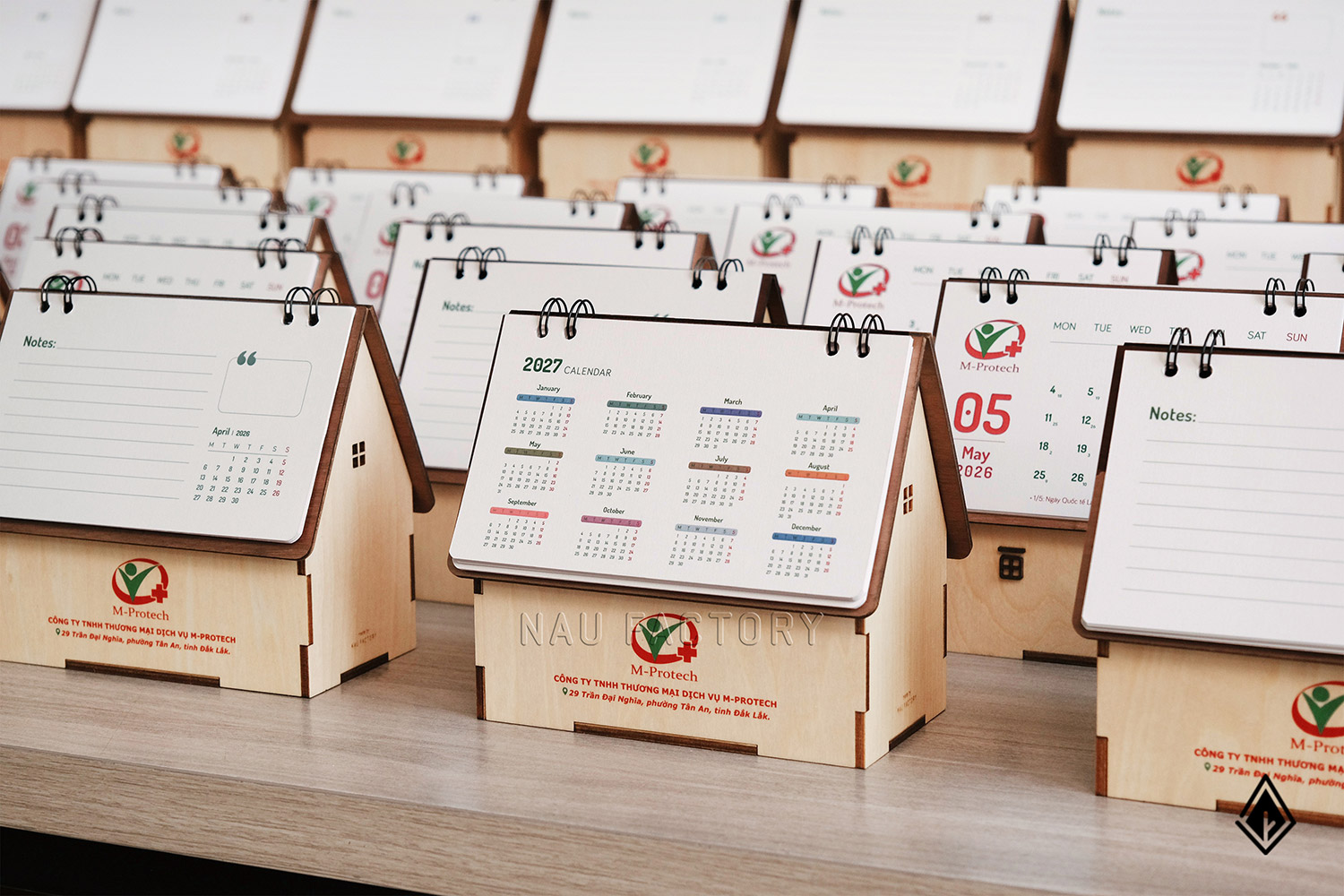 lịch gỗ ngôi nhà