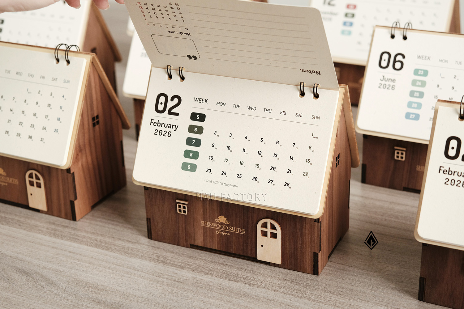 lịch gỗ ngôi nhà