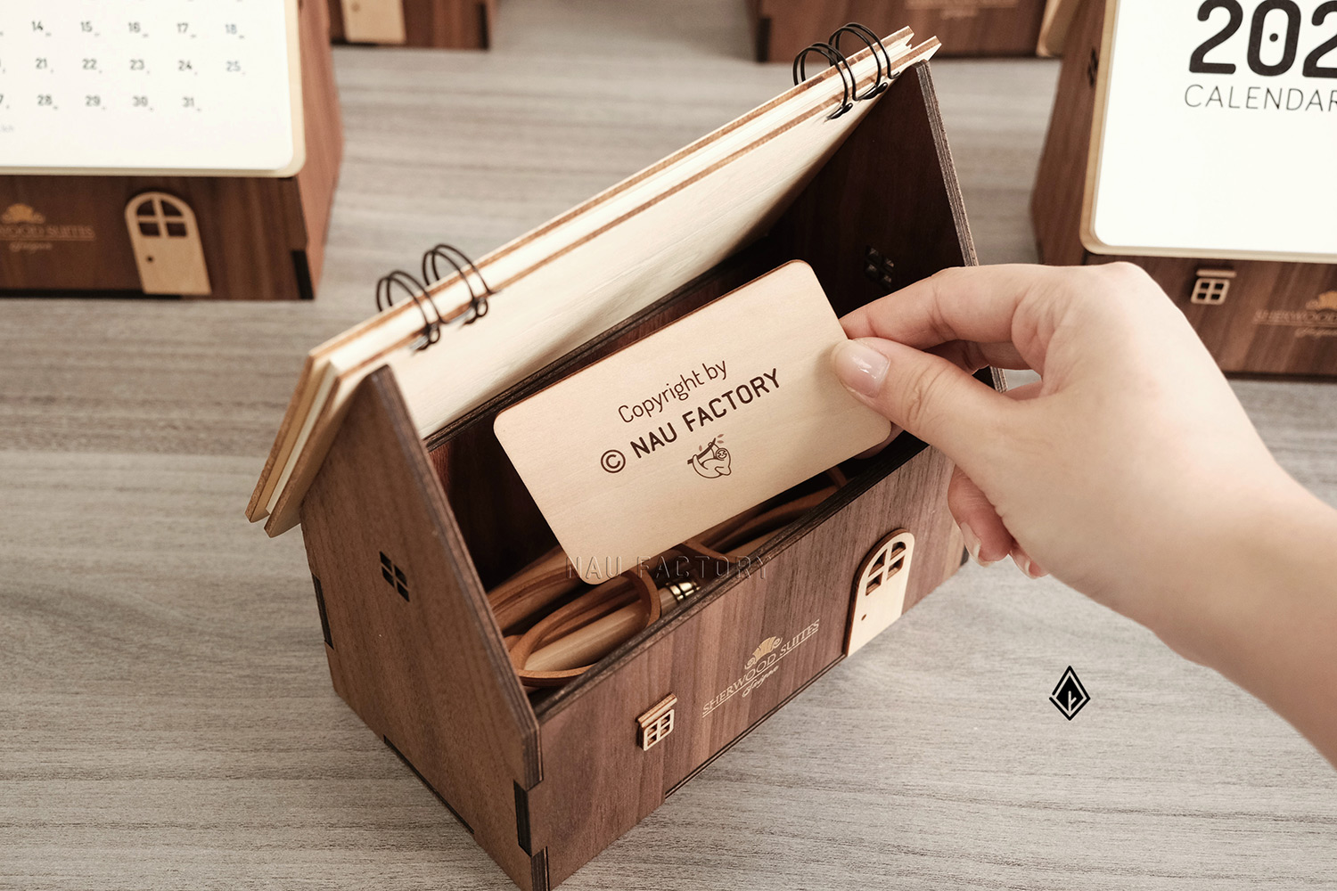 lịch gỗ ngôi nhà