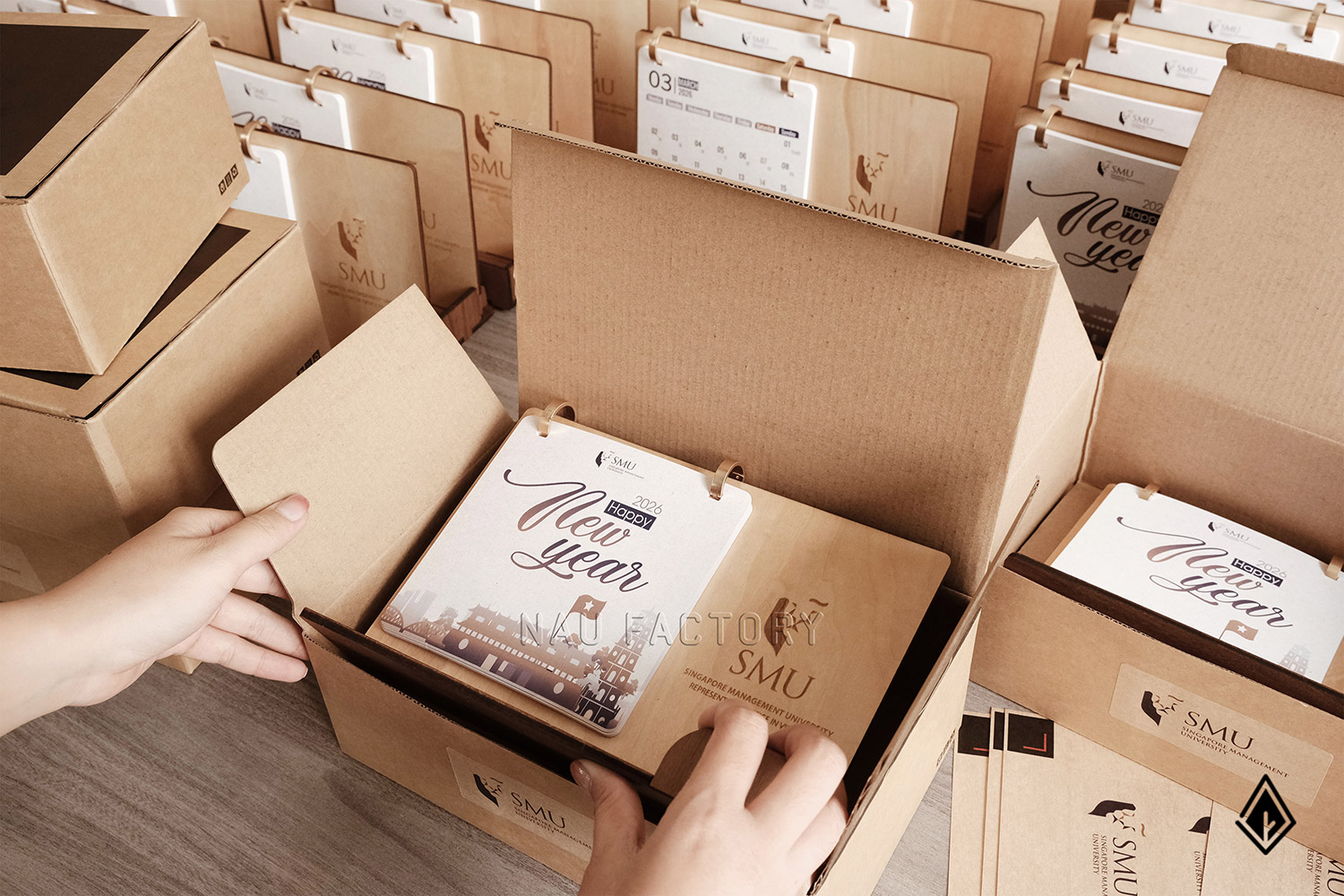 lịch gỗ để bàn