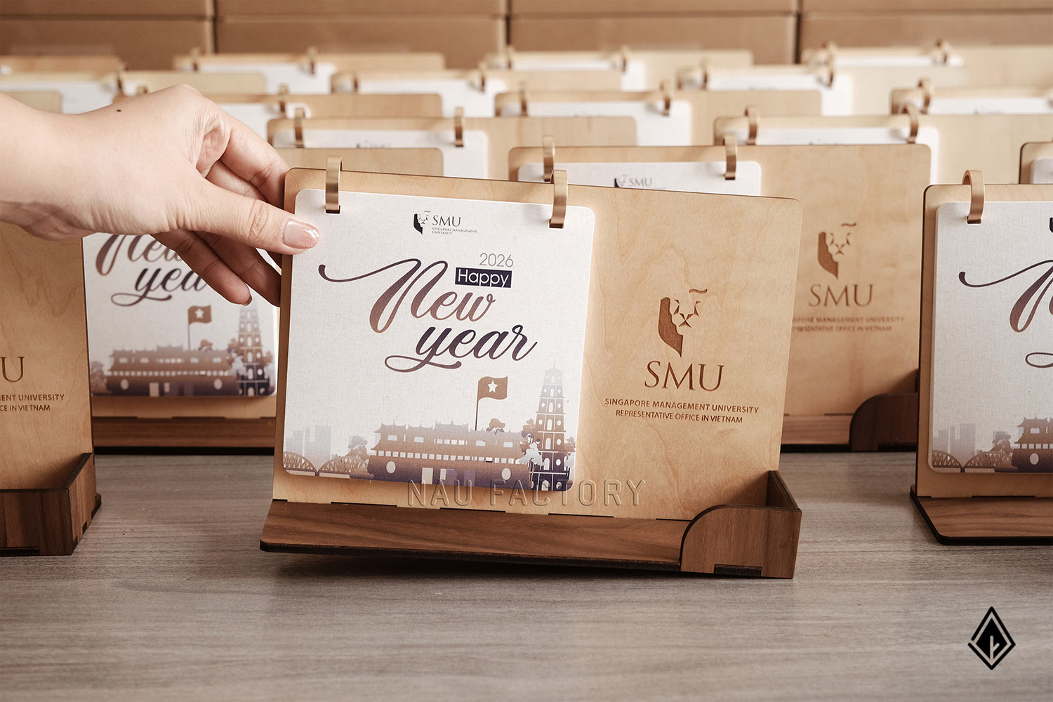 lịch gỗ để bàn