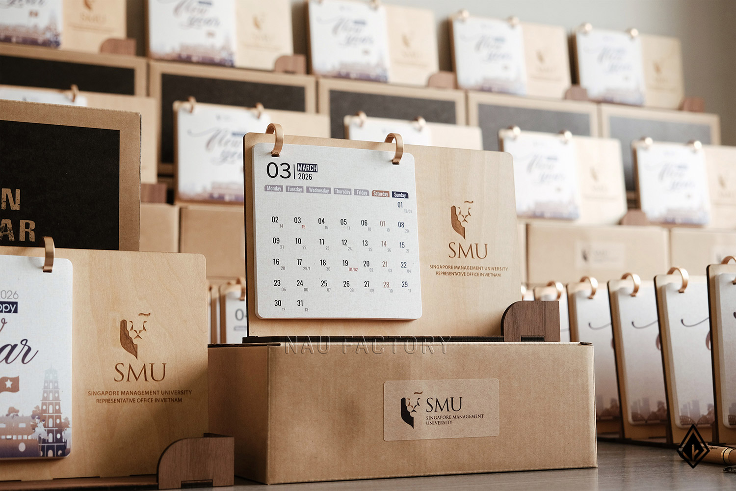 lịch gỗ để bàn