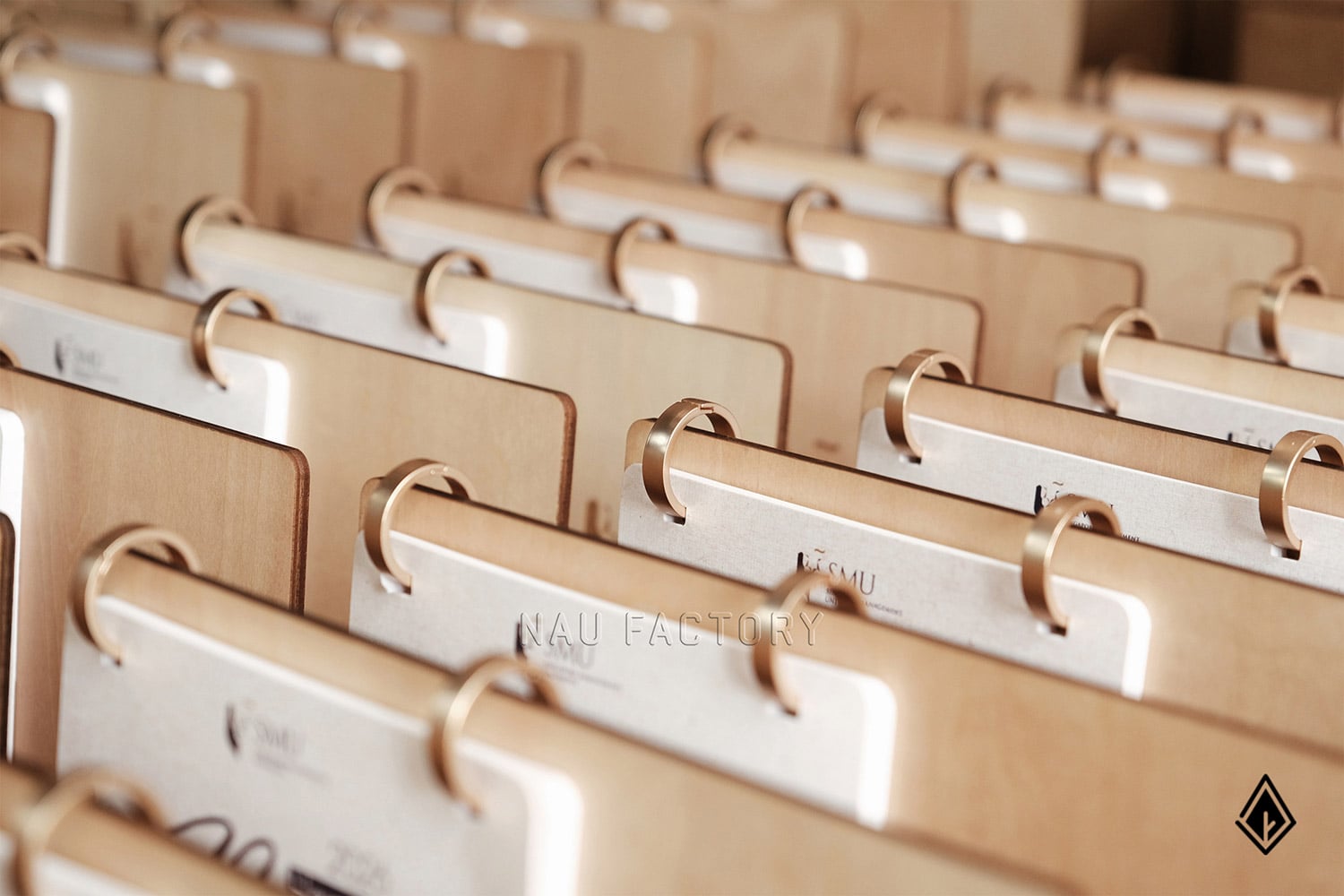 lịch gỗ để bàn