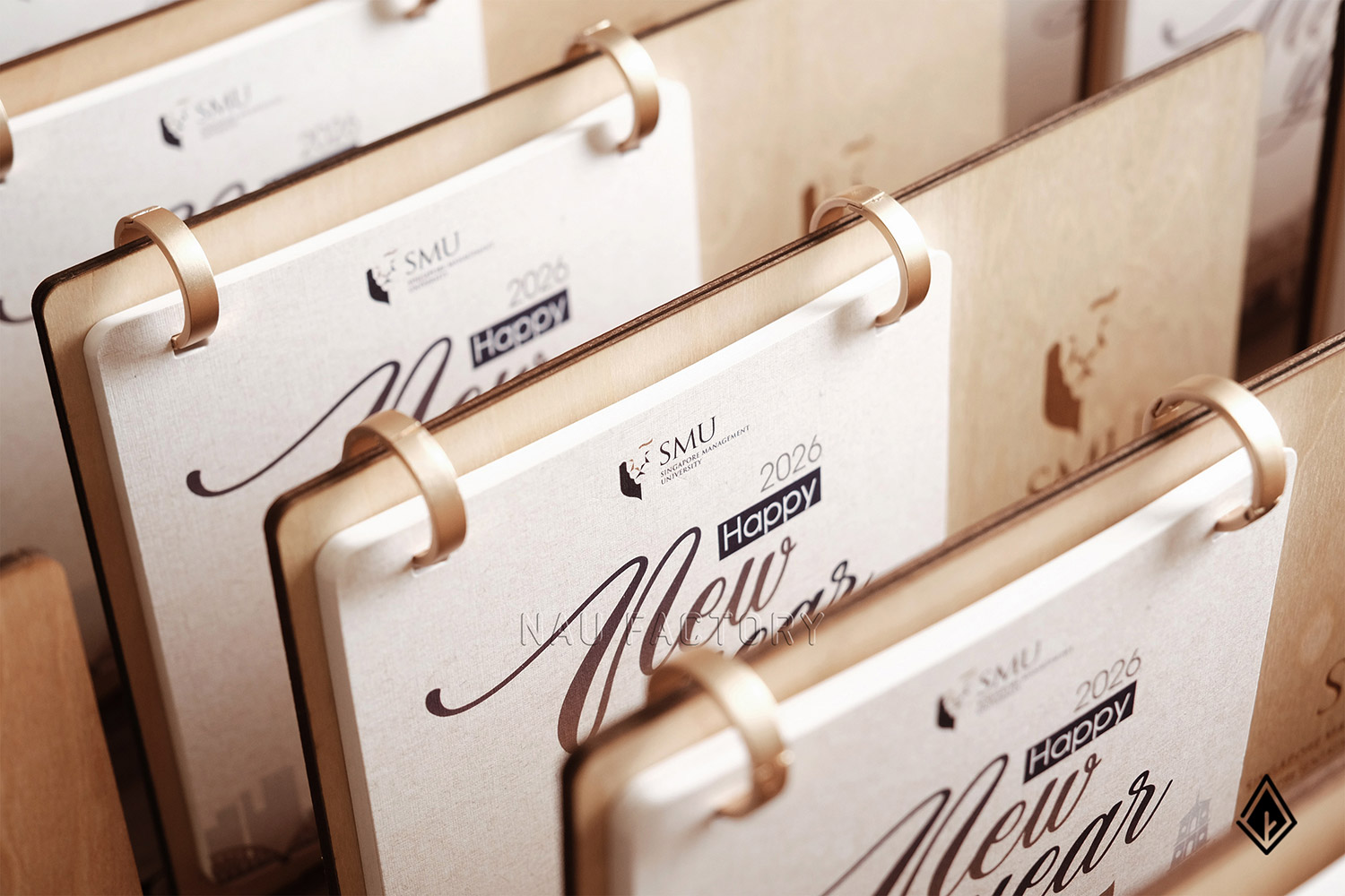 lịch gỗ để bàn