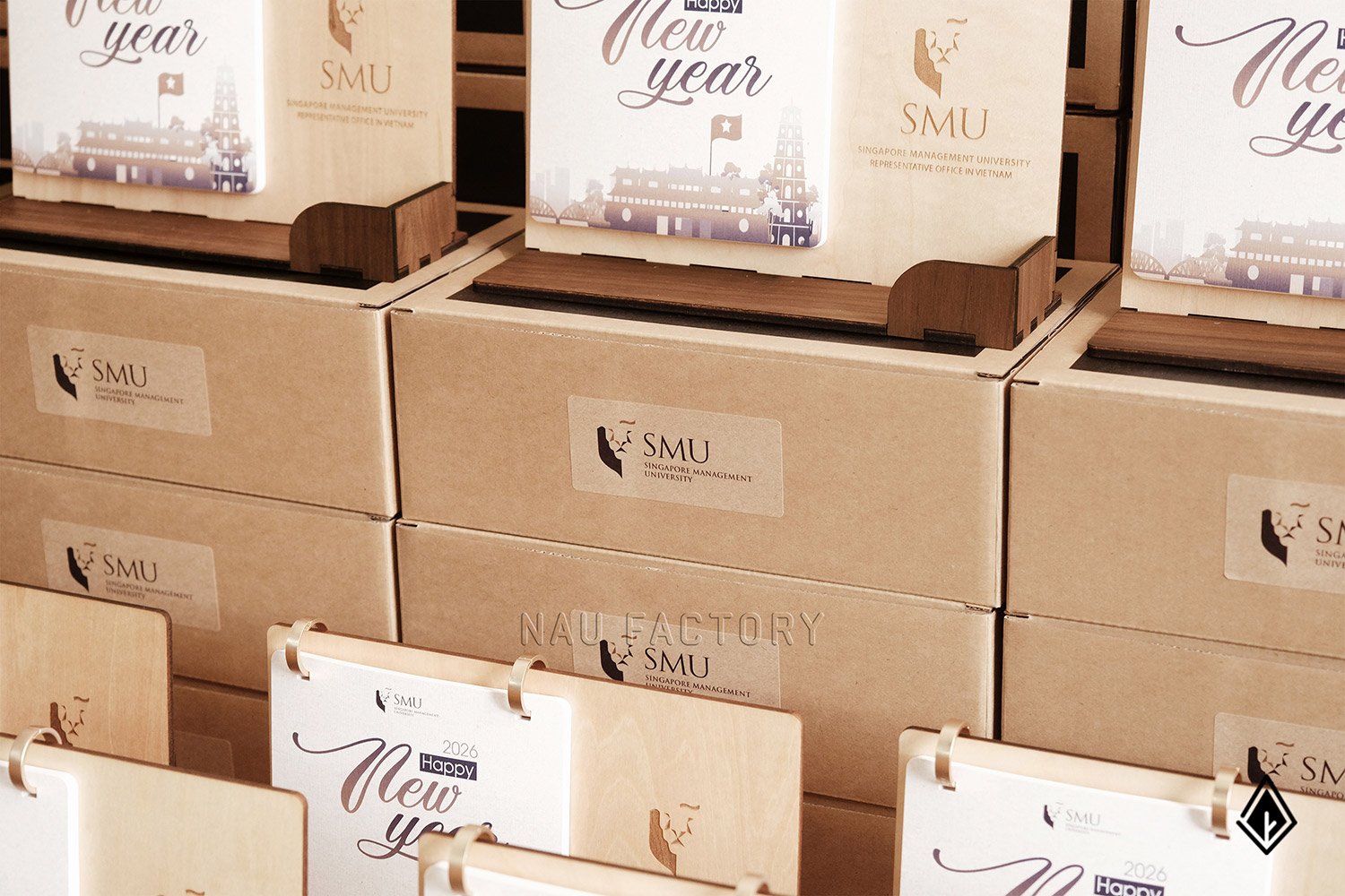 lịch gỗ để bàn