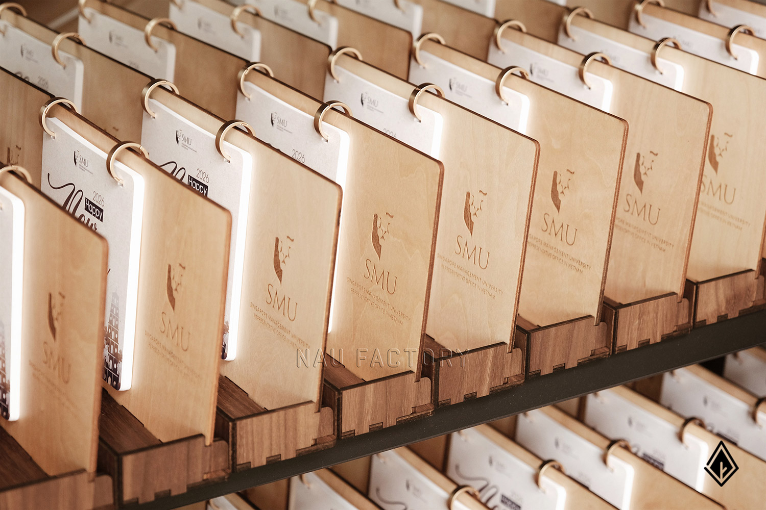 lịch gỗ để bàn