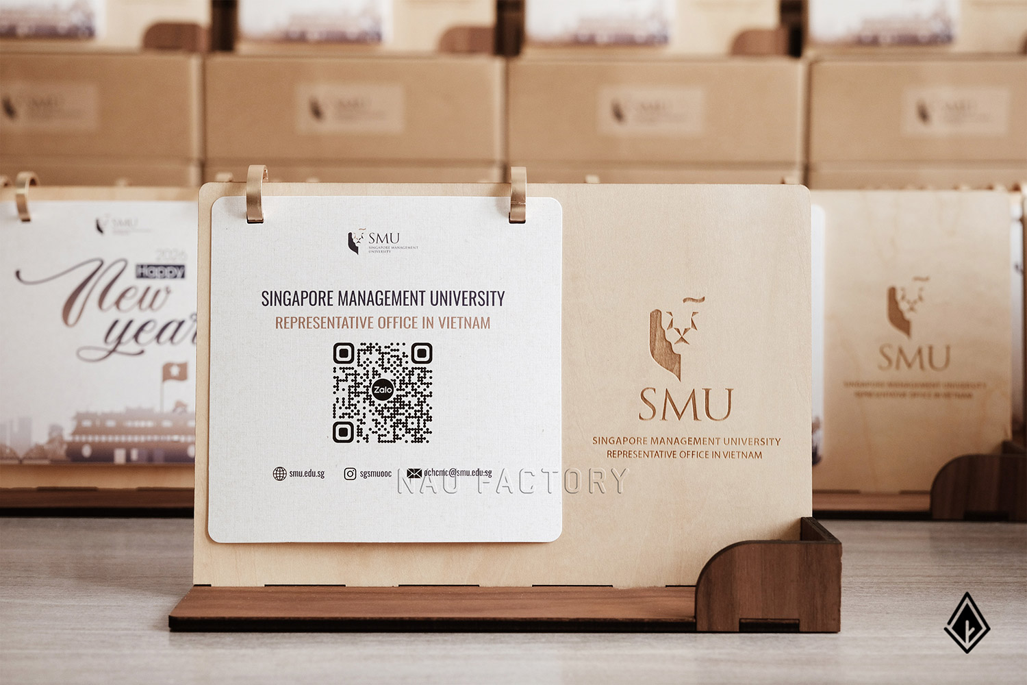 lịch gỗ để bàn