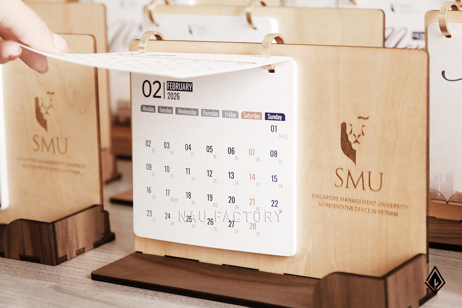 lịch gỗ để bàn