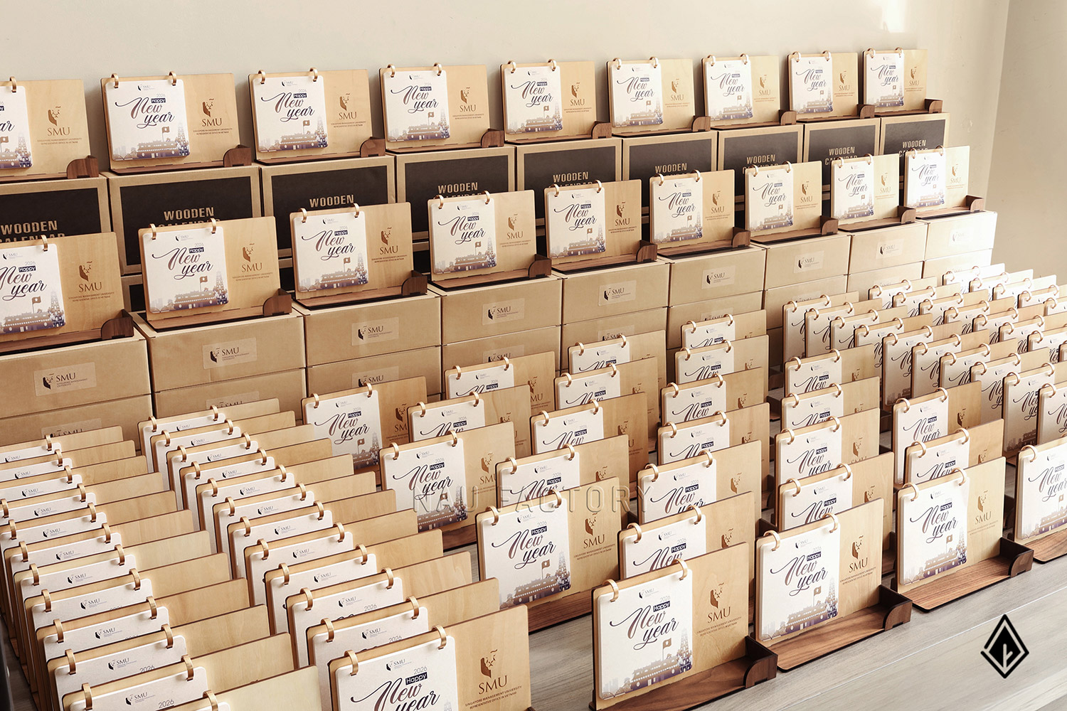 lịch gỗ để bàn